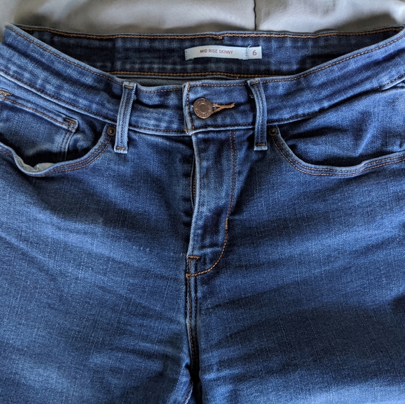 Levi Mid Rise Skinny - Picture 3 of 3